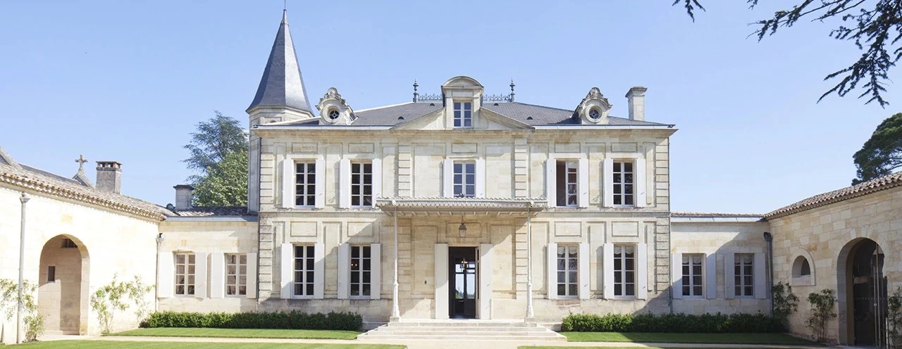 白马酒庄建筑外观(图片来源:www.chateau-cheval-blanc.com)