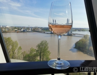 夏日炎炎似火烧，正是桃红酒欲上时