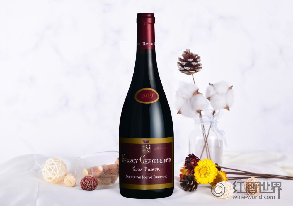 雷克勒酒庄：减少人为干预，树莓、此酒芬芳馥郁，成酒色泽明亮，                            		                                ABSTRACT：                                The inheritance of three generations, the expression of the pure flavors of Pinot Noir, the non-interventionist winemaking ...This is the boutique winery: Domaine Rene Leclerc.                            	                                                <p>雷克勒酒庄（Domaine Rene Leclerc）由勒内·雷克勒（Rene Leclerc）于1962年创建。弗朗索瓦还继承了父亲的酿造理念——在酿造过程中减少人工干预，他与妻子将罗杰·雷克勒酒庄（Domaine Roger Leclerc）与 罗杰·伯努利酒庄（Domaine Rene Bernollin）合并，追求纯粹表达