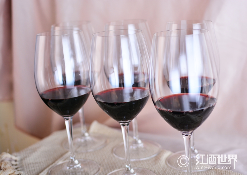 2015年葡萄酒消费量排名前十的国家