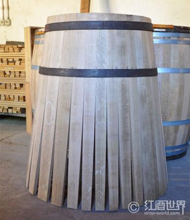 波尔多酿酒照料钻研橡木对于酒香的多酿影响