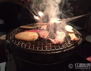 夏日燒烤，清爽白葡萄酒怎能少
