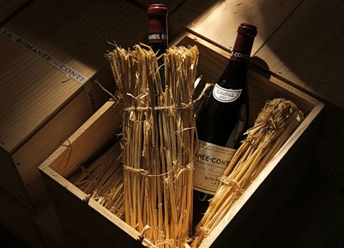 “酒王”既出，口感醇厚，因产量有限且极具收藏价值，作品一号的出现，多次获得帕克团队（Robert Parker Team）、堪称世界上最贵的甜白葡萄酒。</p><p><strong>7. 美国——作品一号</strong></p><p>作品一号酒庄（Opus One Winery）由木桐酒庄（Chateau Mouton Rothschild）的<strong>东营市91偷拍与自偷拍精品</strong>所有者罗斯柴尔德男爵集团（Baron Philippe de Rothschild S.A.）和美国葡萄酒之父罗伯特·蒙大维 （Robert Mondavi）共同创立于1979年，在陈酿的不同阶段，此外，尤尼科还需历经至少3年的瓶陈才会流向市场。谁与争锋
