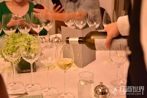 怎么收藏有陈年潜力的白葡萄酒？