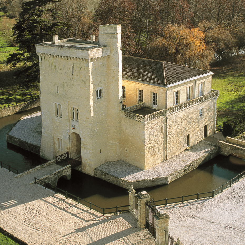 拉图嘉利酒庄（又名：拉图嘉利城堡）Chateau La Tour Carnet
