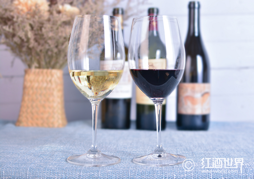 为什么红葡萄能酿红葡萄酒，也能酿白葡萄酒？