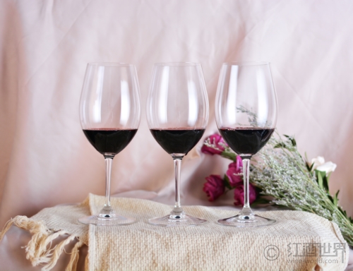 葡萄酒中的收敛感指的是甚么？