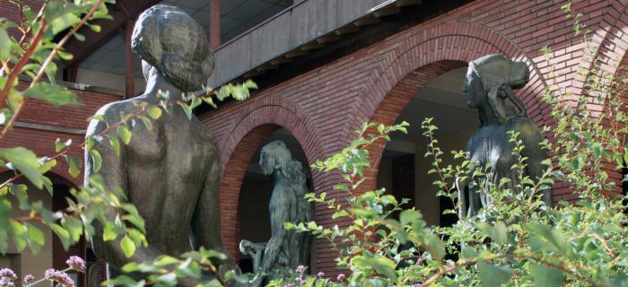 古典与现代雕塑风格的融合：布德尔博物馆