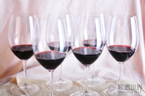 在葡萄酒品鉴中，酒品鉴中及味觉嗅觉以及味觉哪一个更紧张？