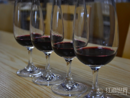 如何判断葡萄酒品质的断葡的高低高低？