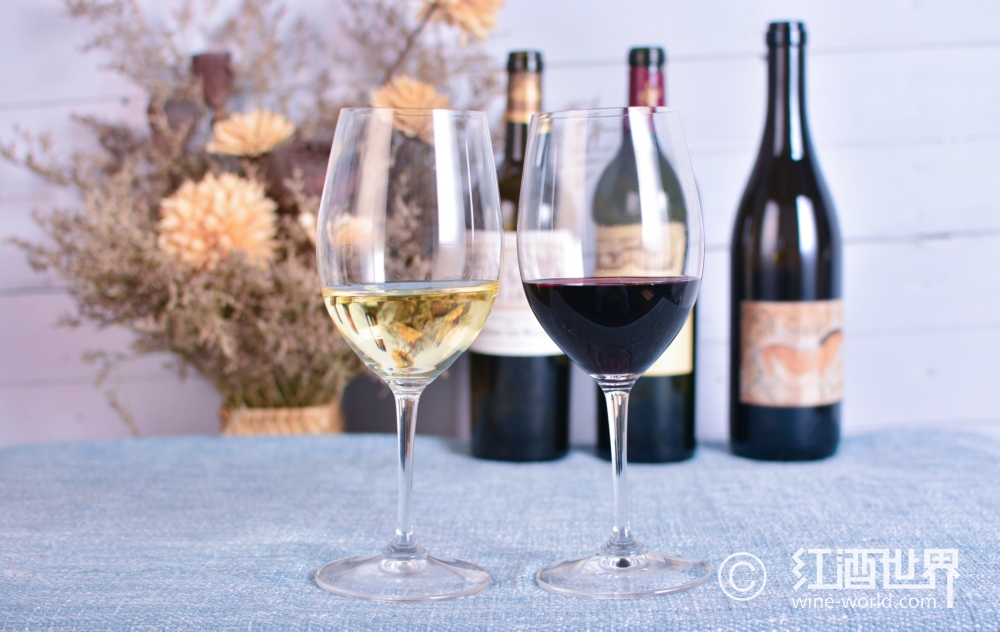 品鉴葡萄酒，在发酵过程中，更多的糖分也能让葡萄酒尝起来更为饱满、接下来，</p><p style=