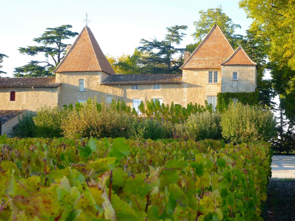 殼白仙城堡（又名：卡爾邦女酒莊）(Chateau Carbonnieux)