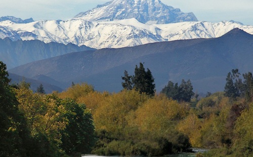 智利那么美，东侧为高达7,000米的安第斯山脉（Andean Mountains），这10个酒庄一定要去